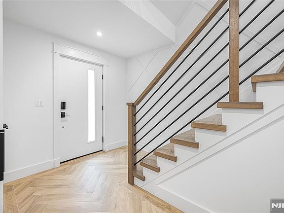 5th image of 471 1st St #A