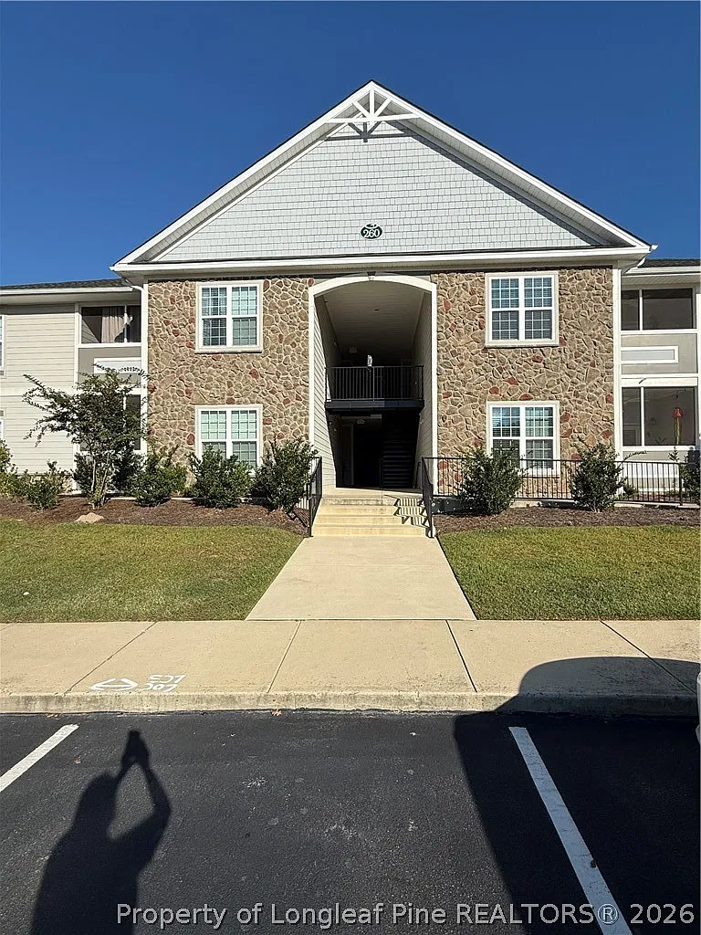 260 Gallery Dr — Photo 1