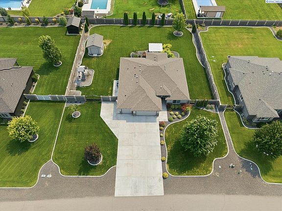 5th image of 11414 Easton Dr