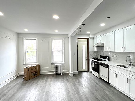 3rd image of 1955 E 28th St #1