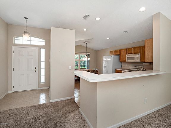 3rd image of 812 S Edenbridge Way