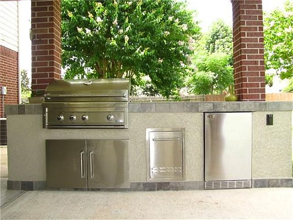 Recently New $10K Outdoor Kitchen With High End Appliance Package