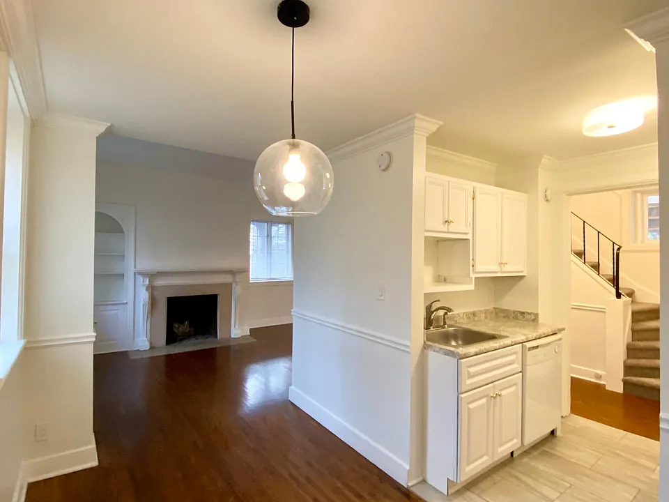 963 East Ave #1
