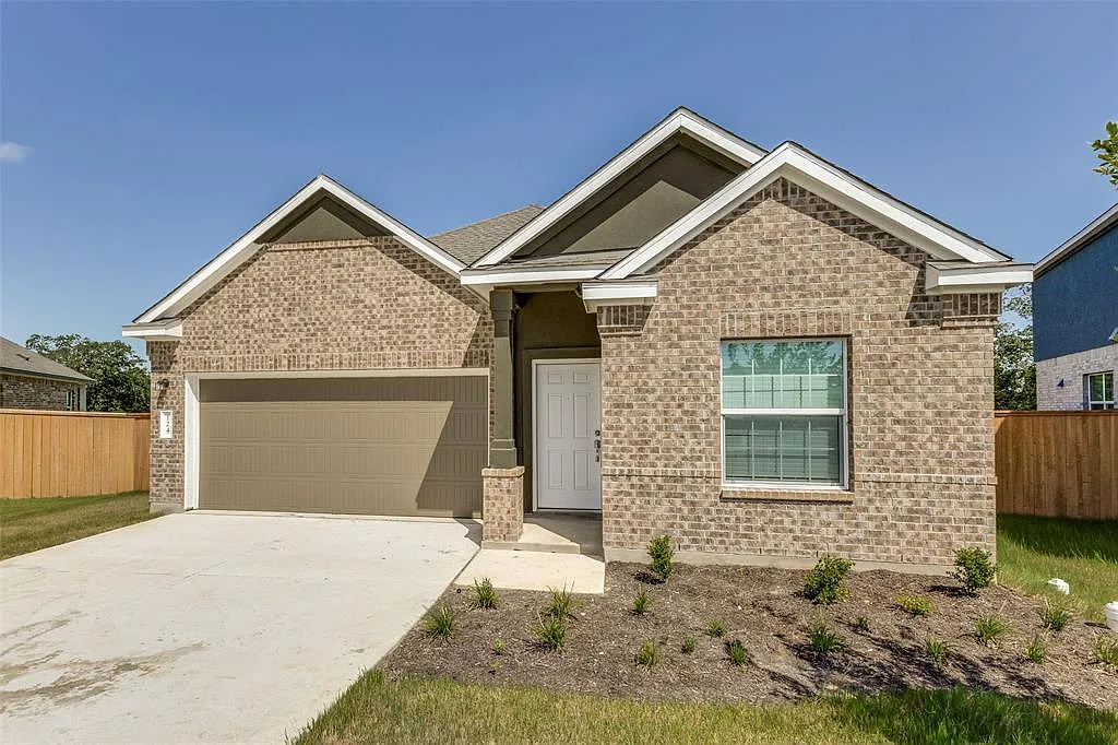 4 bed, 3.0 bath, 2022 sqft, $2,650 — Photo 2