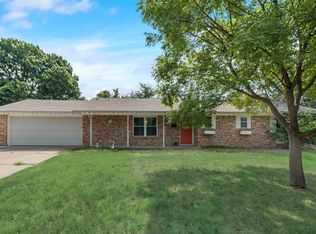 3825 Palomino Dr, Benbrook, TX 76116