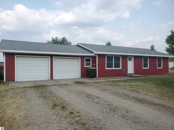 9881 Meadow Ln, Farwell, MI 48622
