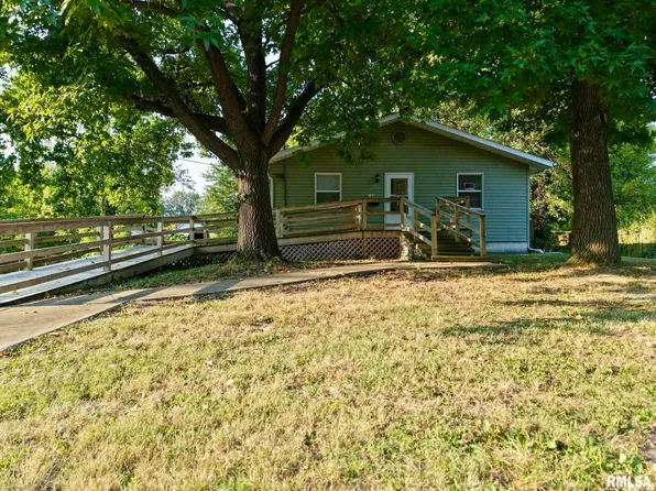 724 Division St, Benton, IL 62812