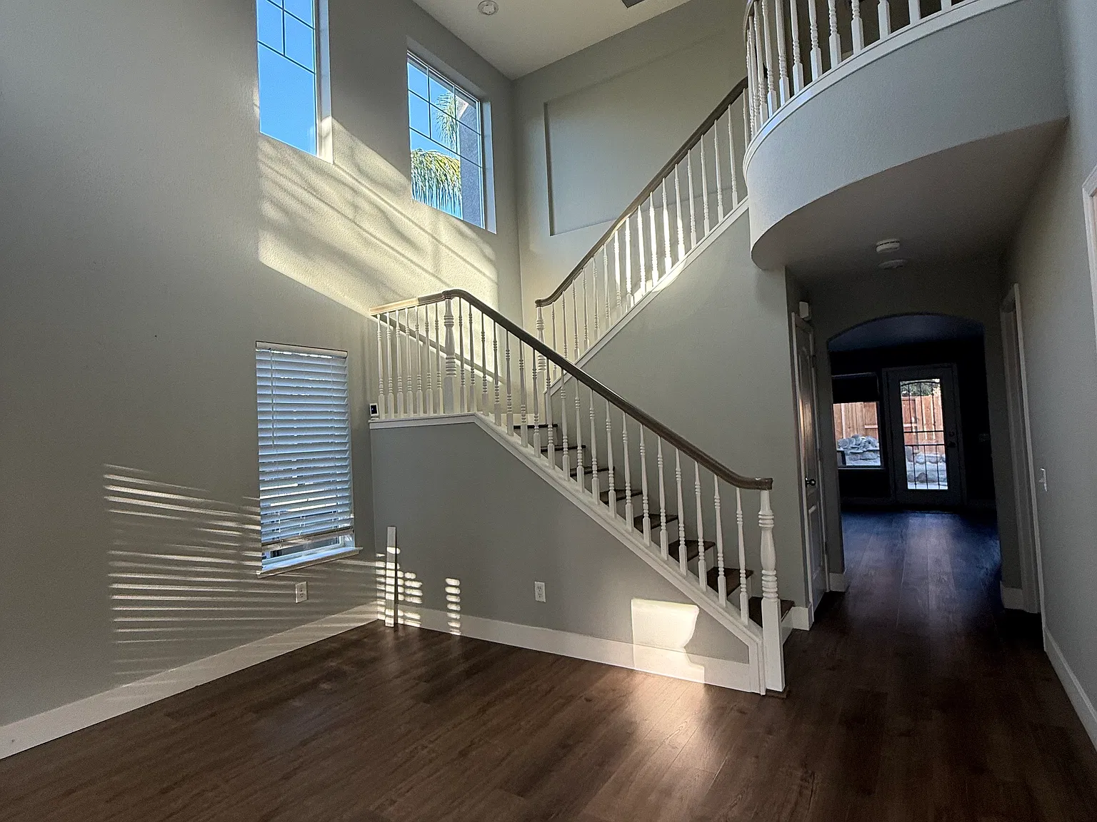 3 bed, 1676 sqft, $3,095 — Photo 2