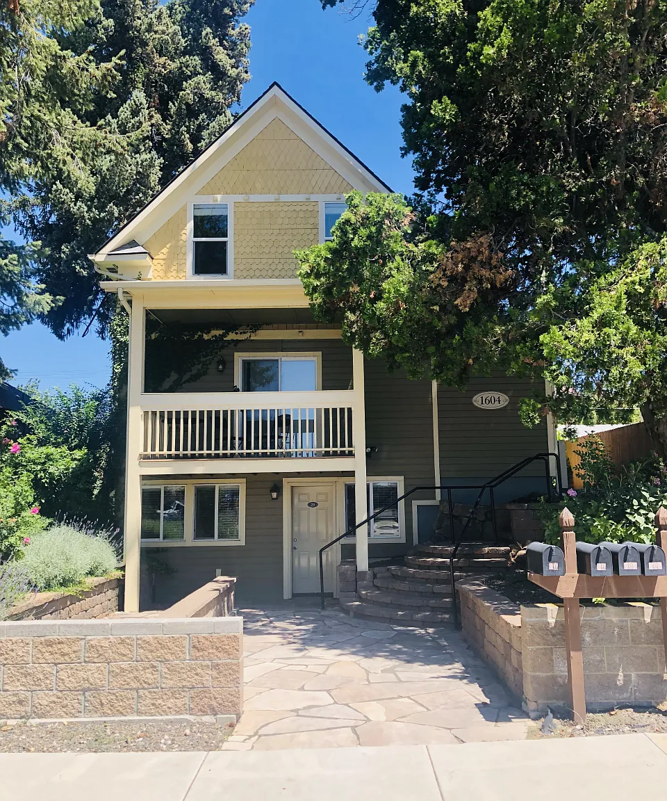 1 bed, 555 sqft, $1,305 — Photo 1
