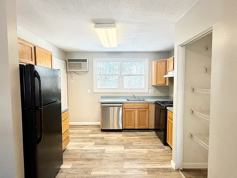 13 Bradford Dr #C — Photo 1