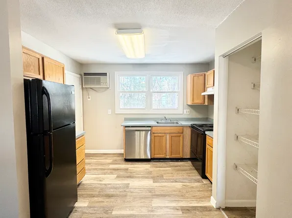 13 Bradford Dr #C, Greenfield, MA 01301