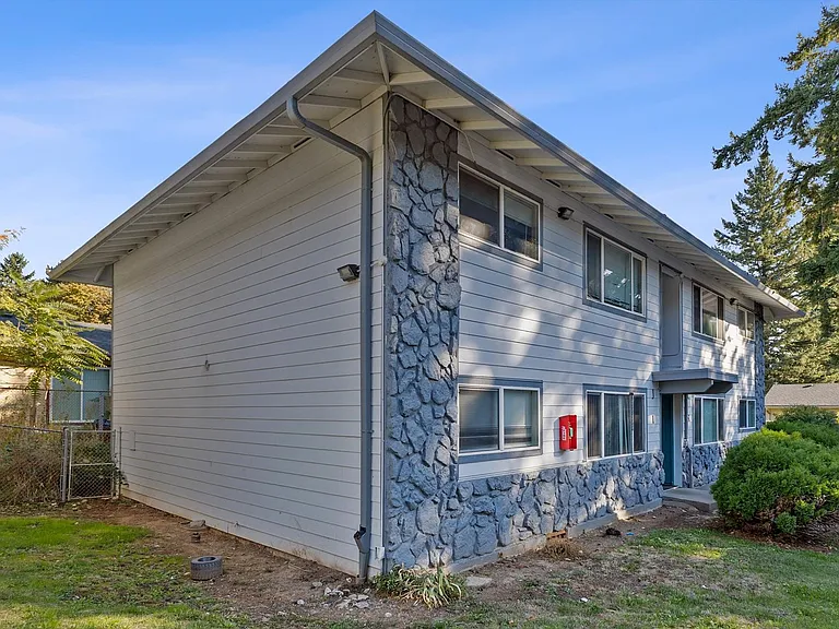 Green Tree Apartments — Photo 22