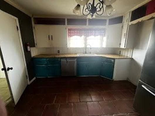 2nd image of 1900 Christine St