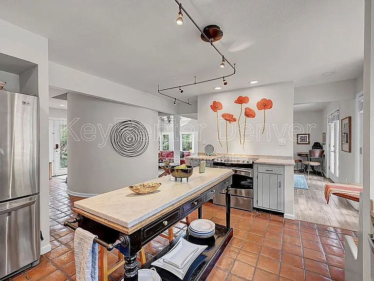 3427 Iris Ct — Photo 9