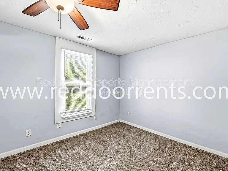 736 E Morris St — Photo 15