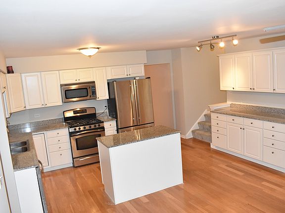 5th image of 528 N Locust St