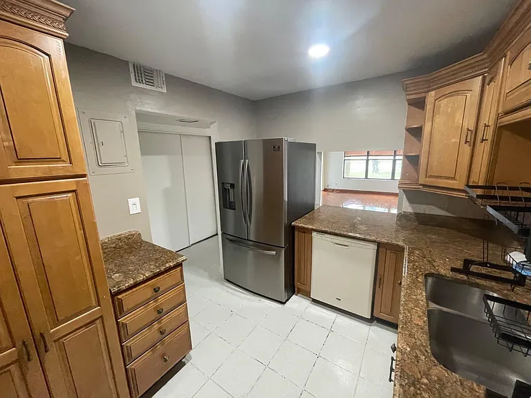 2322 S Cypress Bend Dr #110 — Photo 6