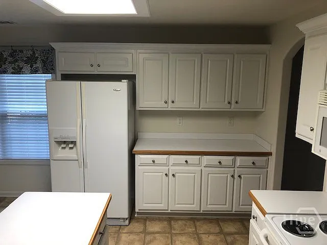 225 Lexington Cir — Photo 15