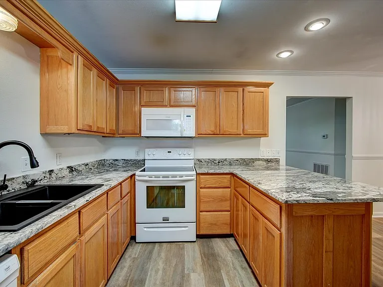 328 Cain Rd — Photo 10