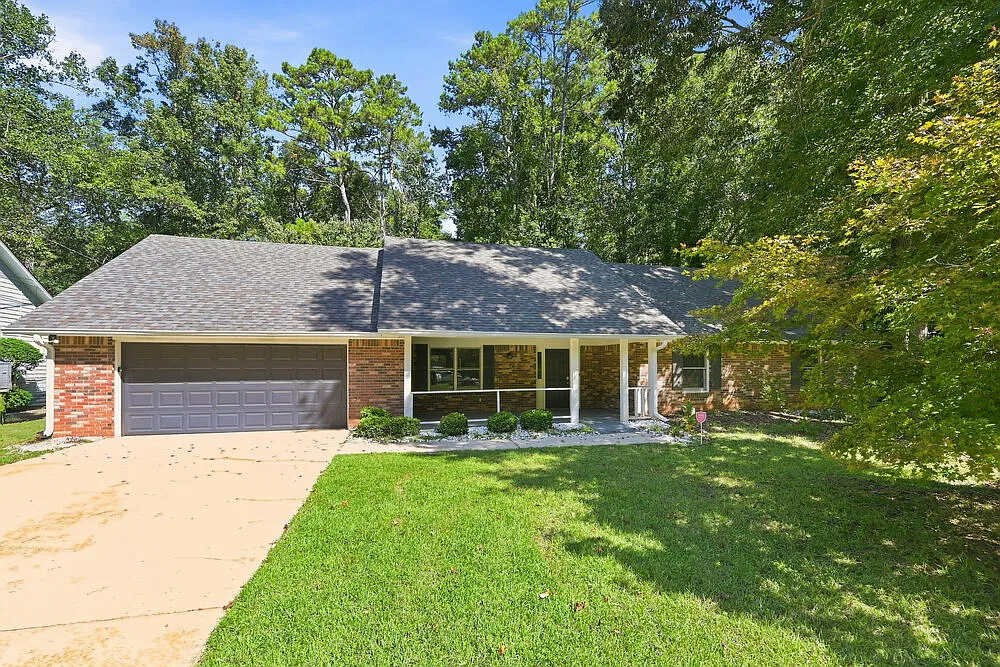 3 bed, 2.0 bath, 1817 sqft, $2,000 — Photo 1