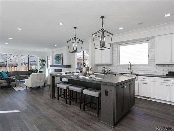 3rd image of 1798 Maryland Blvd