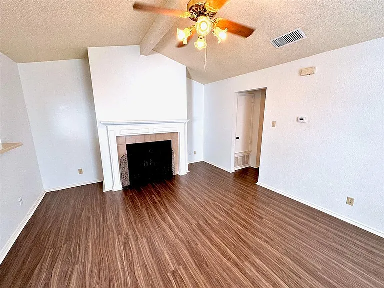 531 Cutty Trl #B — Photo 8