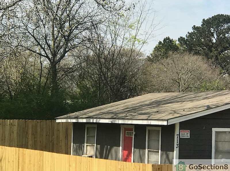 2nd image of 708 Lubbock St