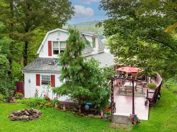 10 Lewis Ave, Harveys Lake, PA 18618