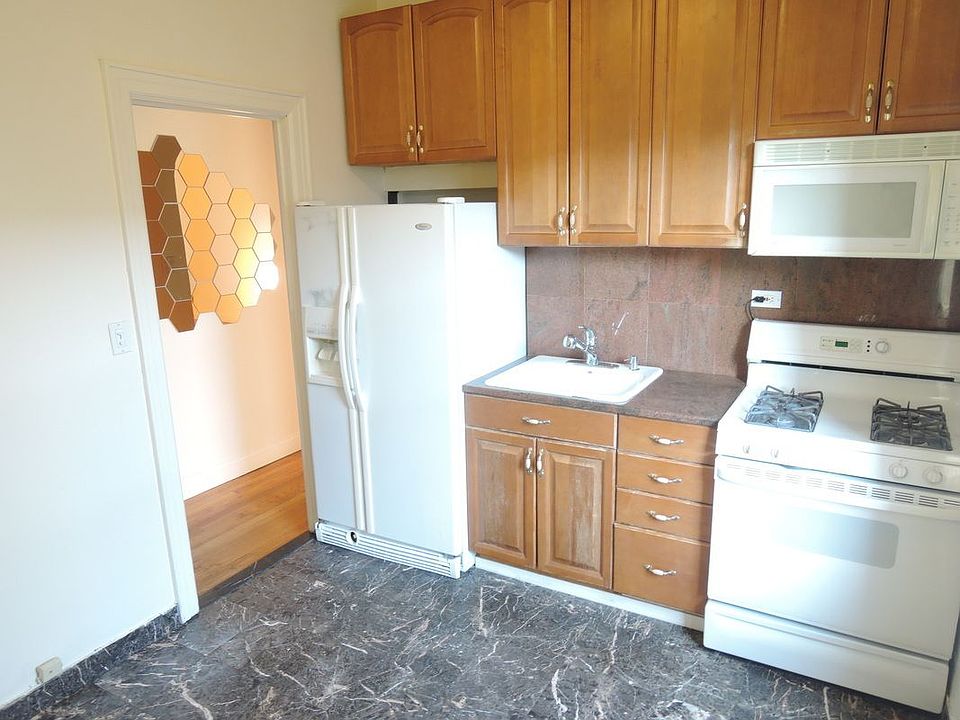 1st image of 2424 42nd St APT B4