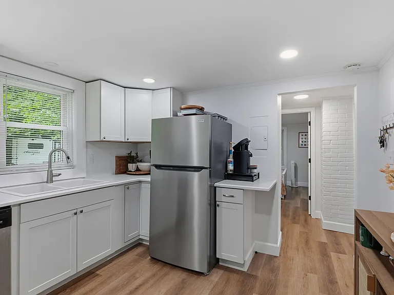 1032 Charles Ave — Photo 15