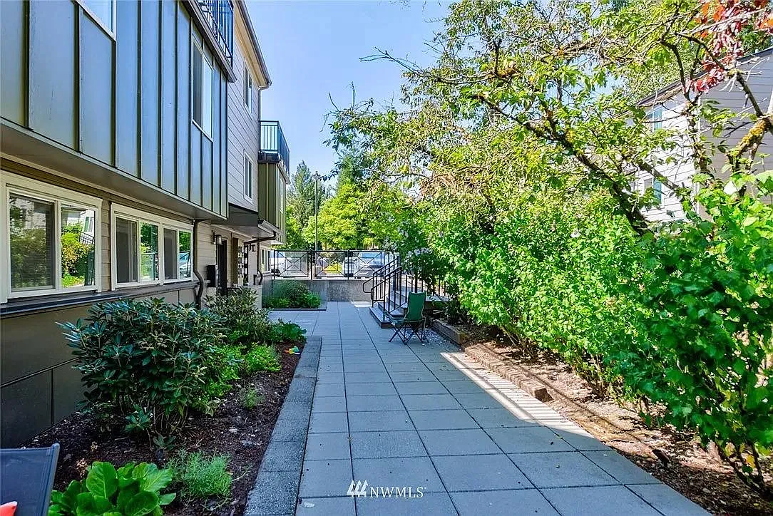 2 bed, 1.5 bath, 897 sqft, $2,600 — Photo 4