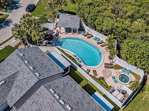 2nd image of 1031 Paseo Del Rio NE