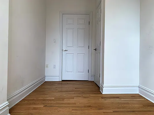 Rented by Hillel Realty Group | media 26