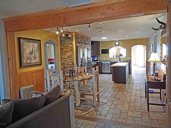 2 entrance toward kitchen 2