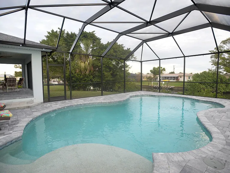 Palmetto Dr NE — Photo 2