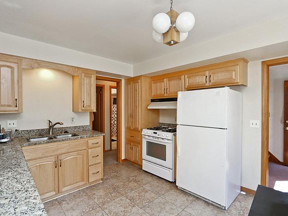 5th image of 3423 Irving Ave S