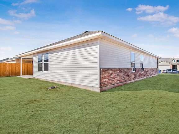 5th image of 940 S Blackjack Ln
