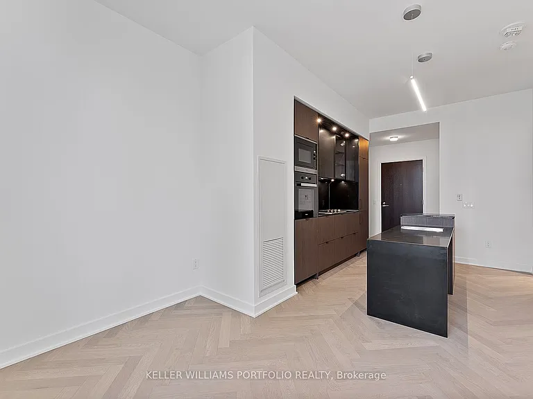 11 Yorkville Ave #2907 — Photo 11
