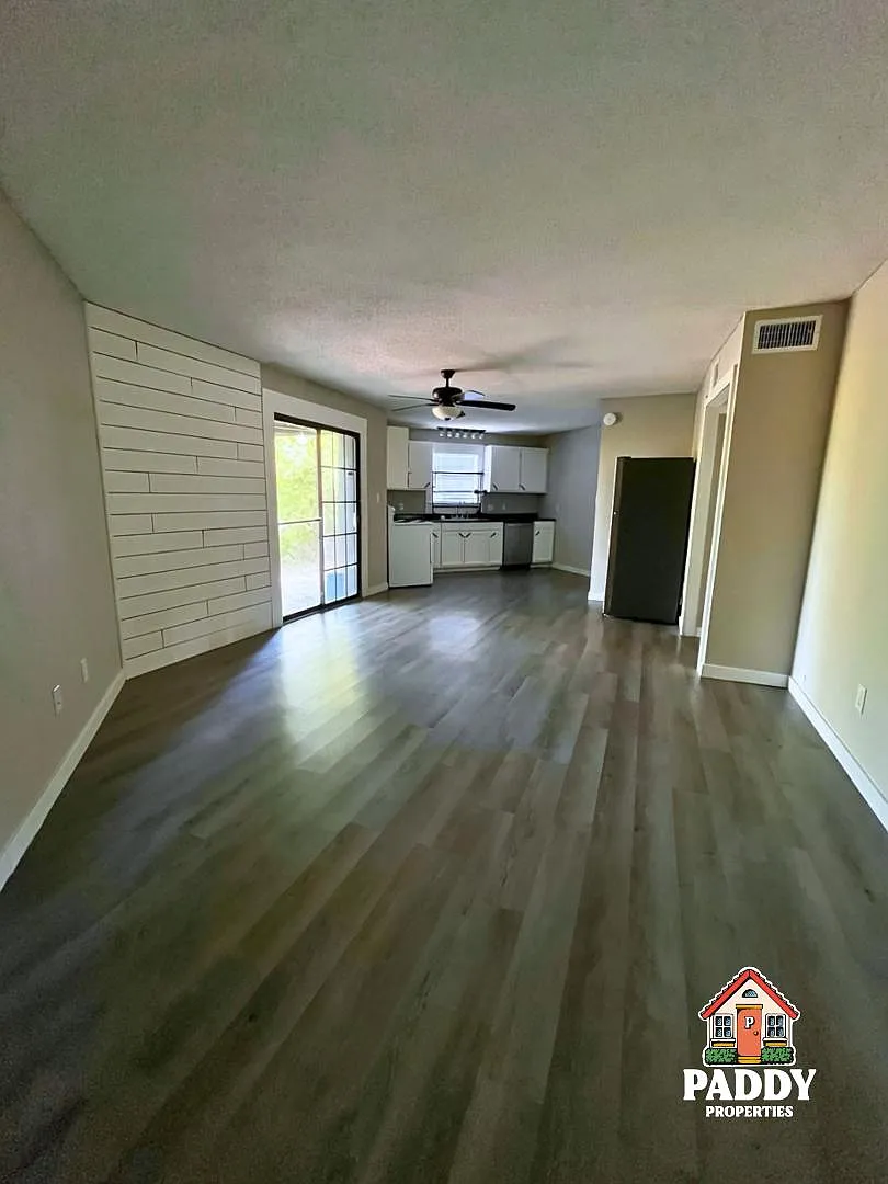 1722 W 16th St - 3 — Photo 2