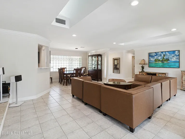1201 S Shannon Ave — Photo 37