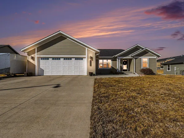 1506 Lincoln Pl SE, Orange City, IA 51041