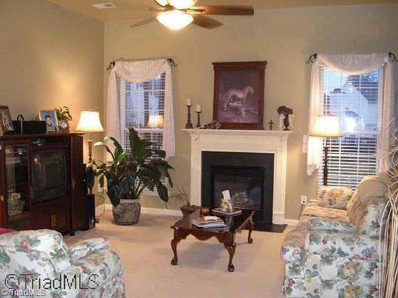 5th image of 3367 Barnsdale Dr