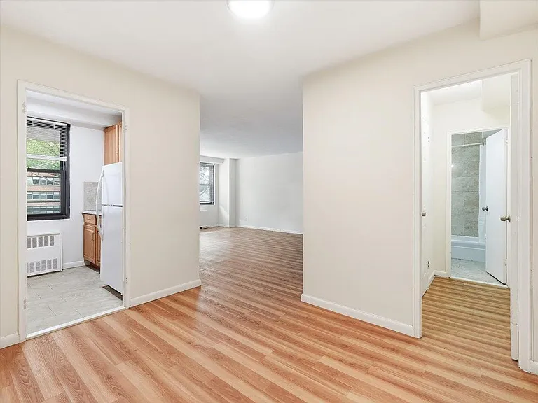 201 Saint Pauls Ave #2M — Photo 4