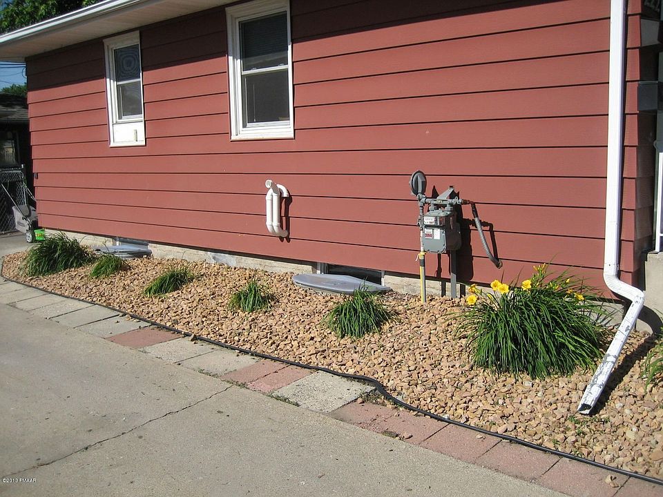 2nd image of 222 20th Ave N