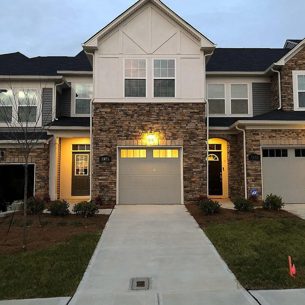 3 bed, 2.5 bath, 1525 sqft, $2,050 — Photo 1