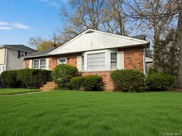 17 Lake Prom, Ronkonkoma, NY 11779