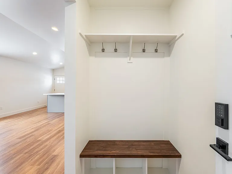Silver Star Apartments — Photo 7
