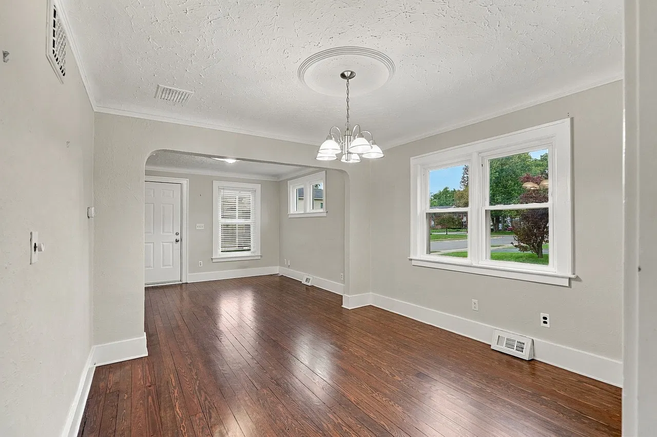3 bed, 1102 sqft, $1,850 — Photo 1