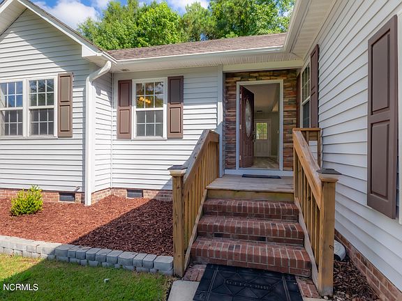 4th image of 111 Leonard Drive