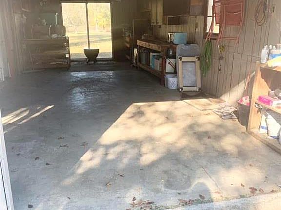 5th image of 400 Eastview Dr